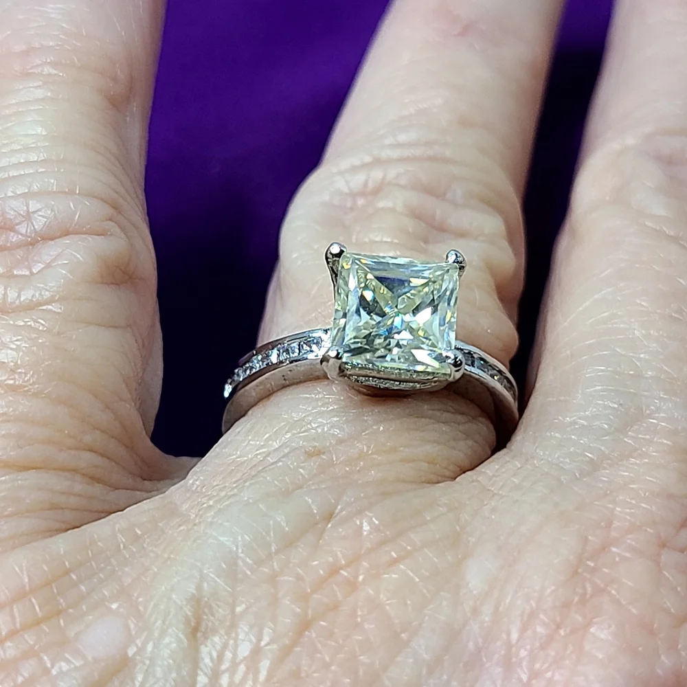 Moissanite gorgeous 65